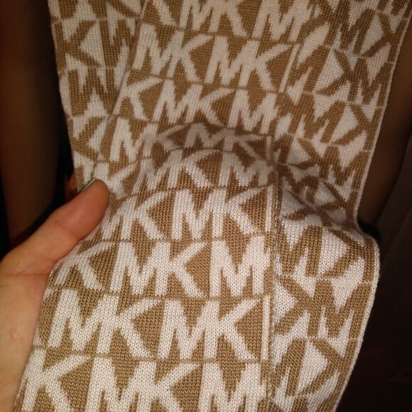 NWT Michael Kors scarf - Picture 3 of 6